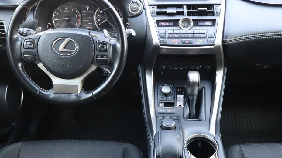 Lexus NX -