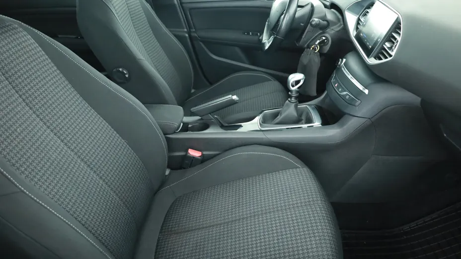 Peugeot 308 -