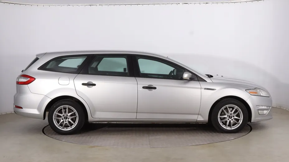 Ford Mondeo -