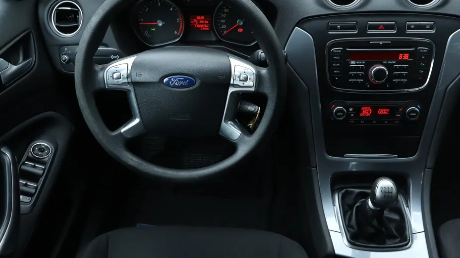 Ford Mondeo -