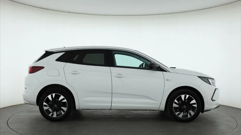 Opel Grandland -