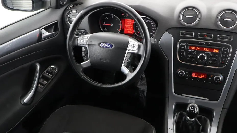 Ford Mondeo -