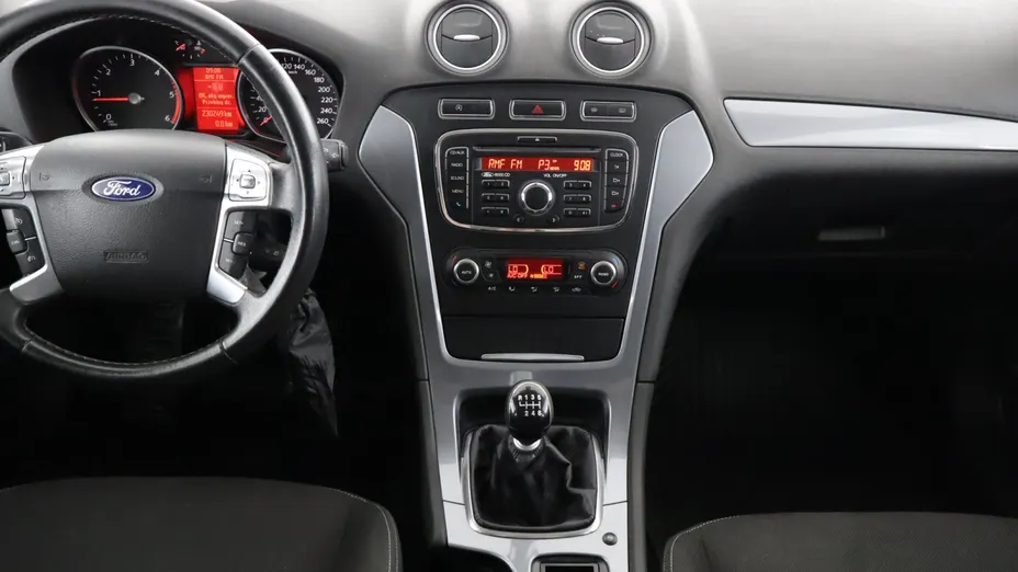 Ford Mondeo -