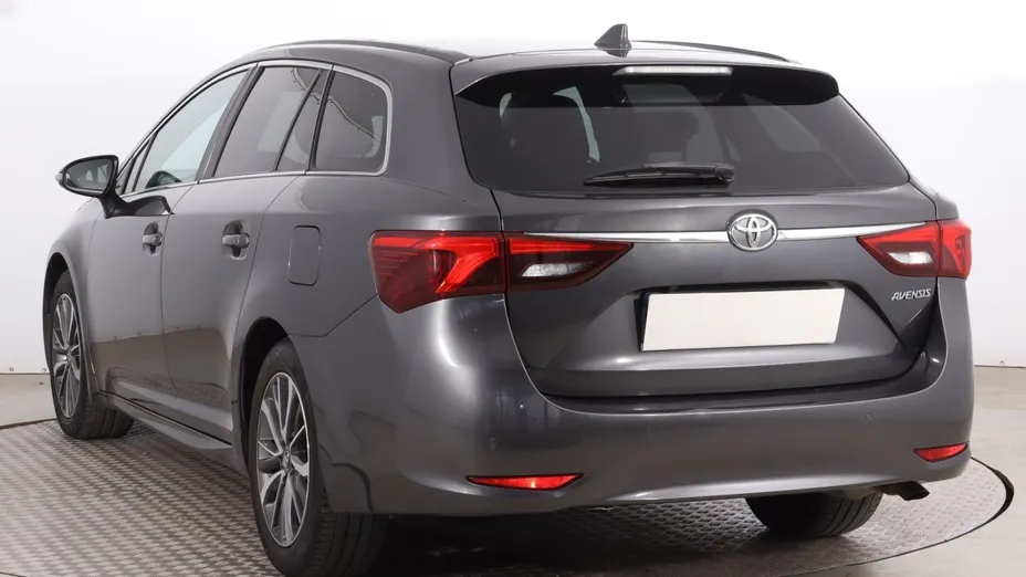 Toyota Avensis -