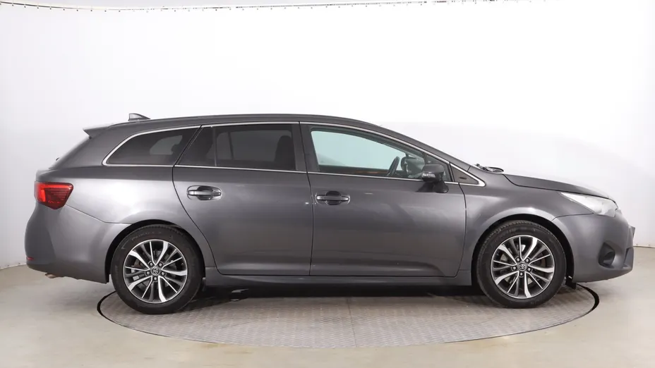 Toyota Avensis -