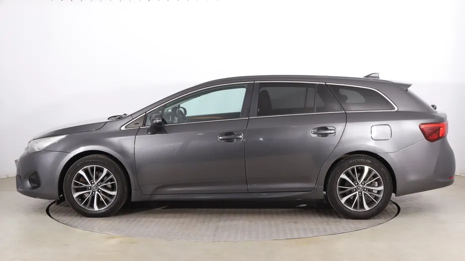 Toyota Avensis -