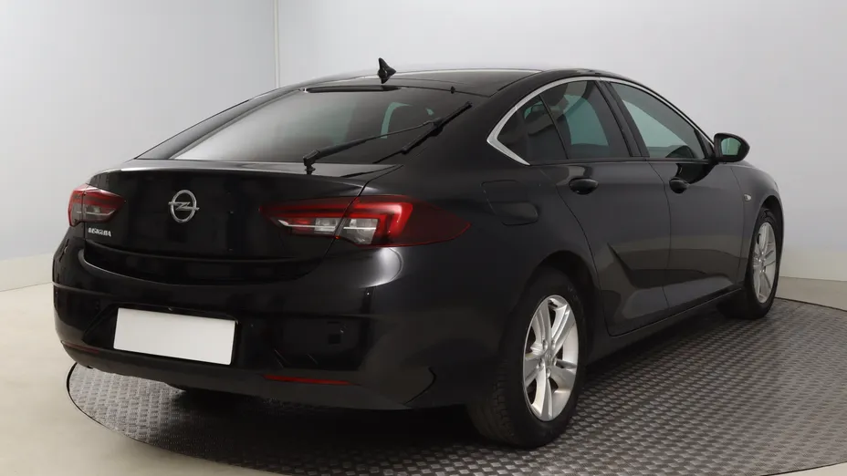 Opel Insignia -