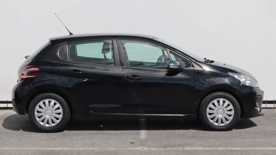 Peugeot 208 -