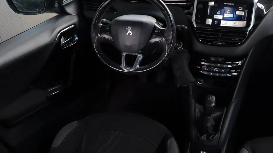 Peugeot 208 -