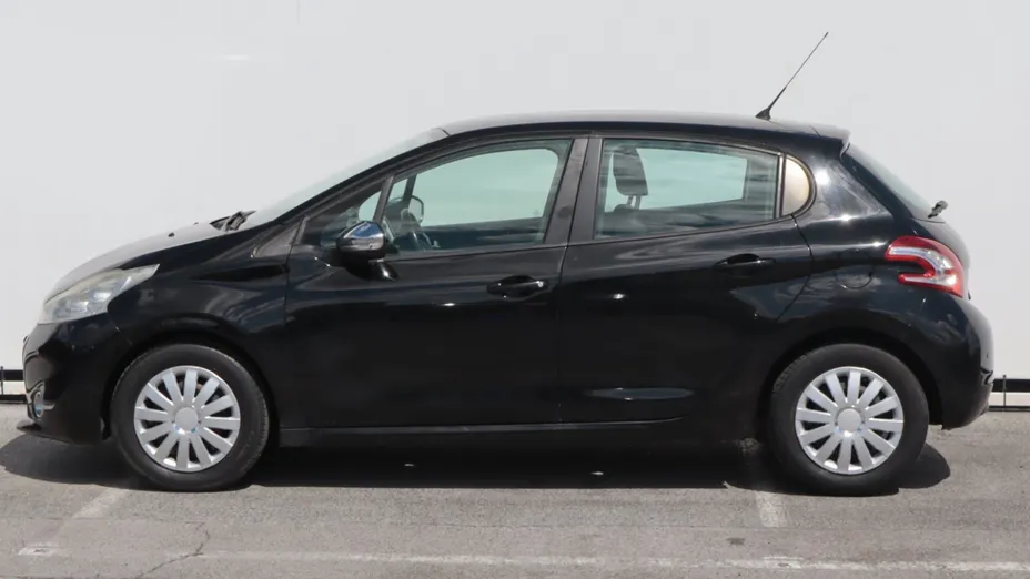 Peugeot 208 -