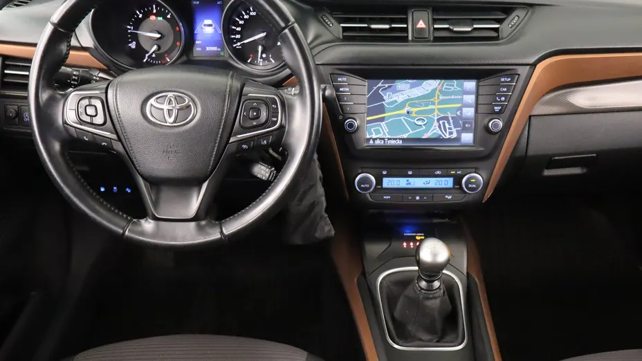 Toyota Avensis -