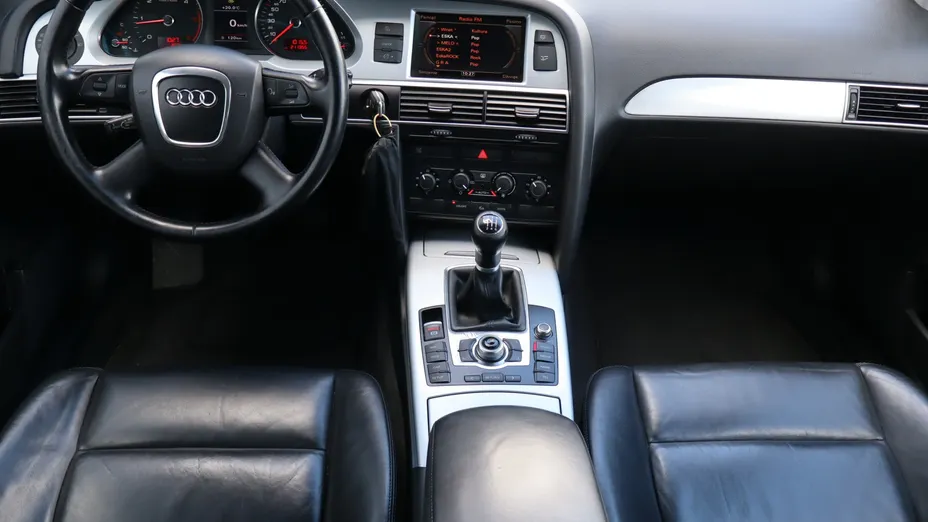 Audi A6 -