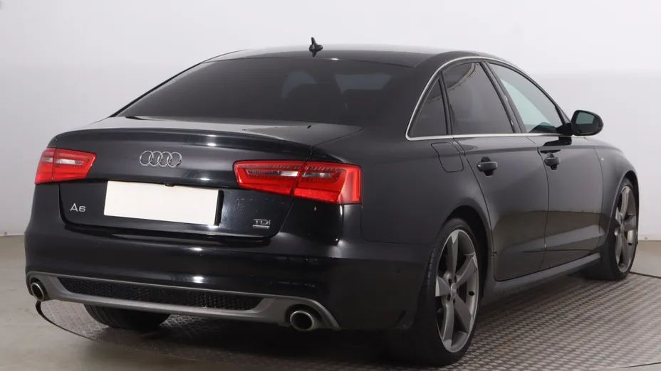 Audi A6 -