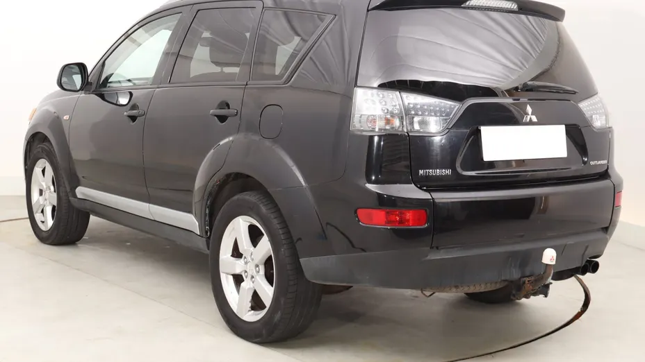 Mitsubishi Outlander -