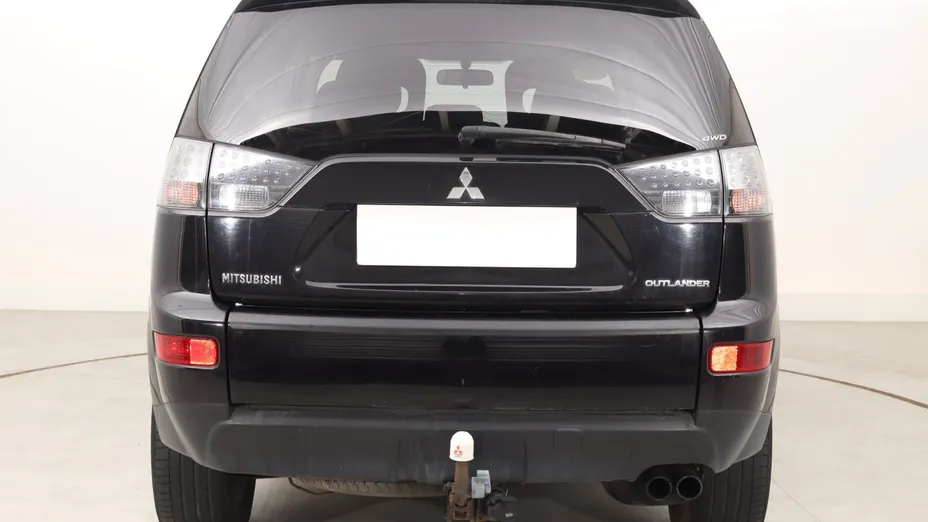 Mitsubishi Outlander -