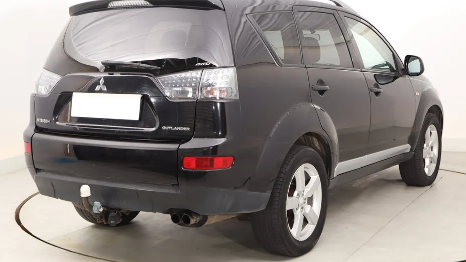Mitsubishi Outlander -
