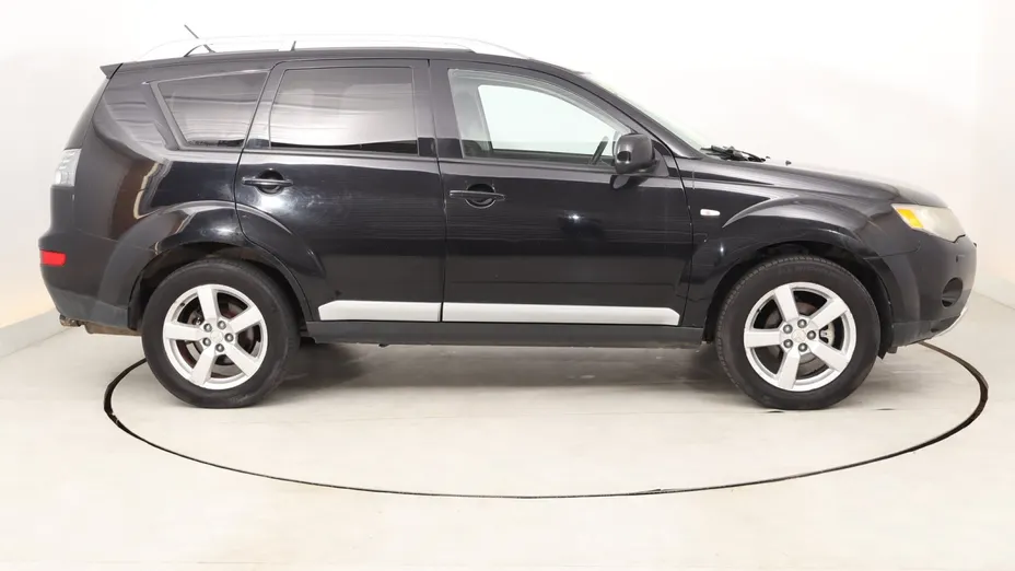 Mitsubishi Outlander -