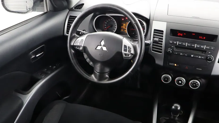 Mitsubishi Outlander -