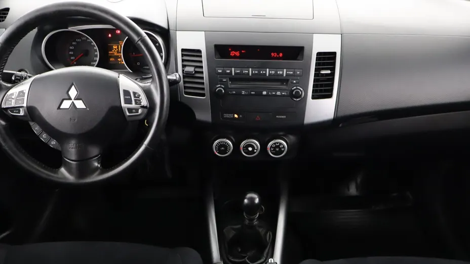 Mitsubishi Outlander -