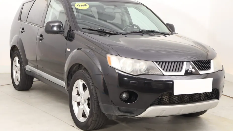 Mitsubishi Outlander -