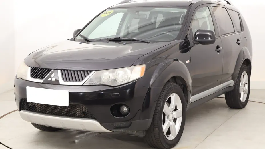 Mitsubishi Outlander -