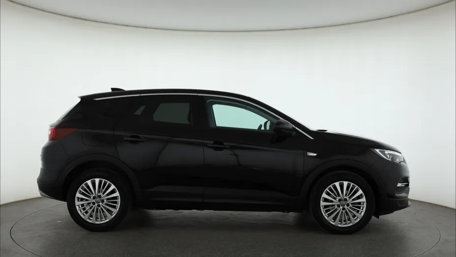 Opel Grandland -