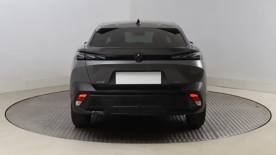 Peugeot 408 -