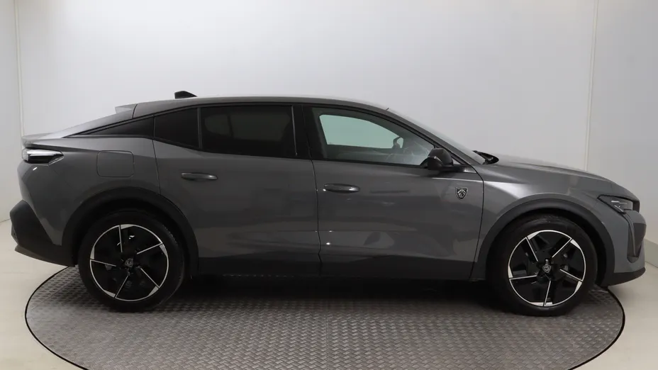 Peugeot 408 -