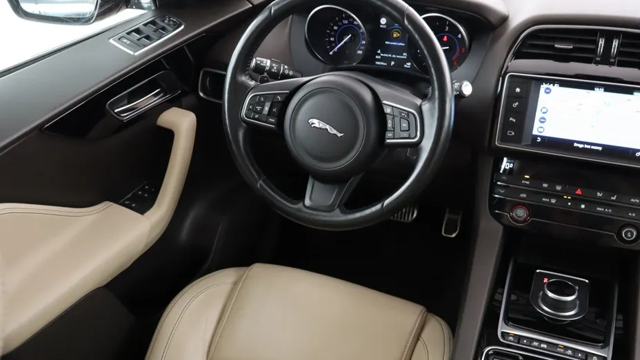Jaguar F-Pace -