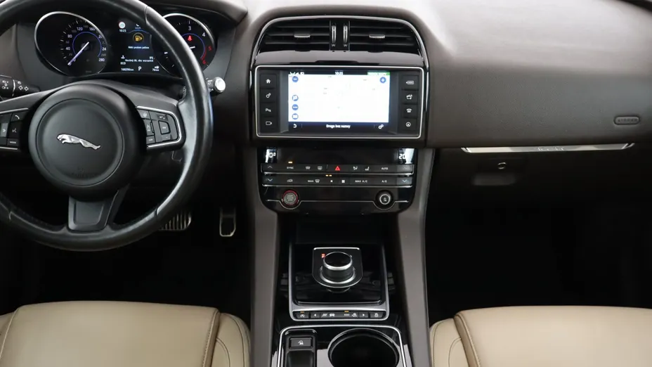 Jaguar F-Pace -