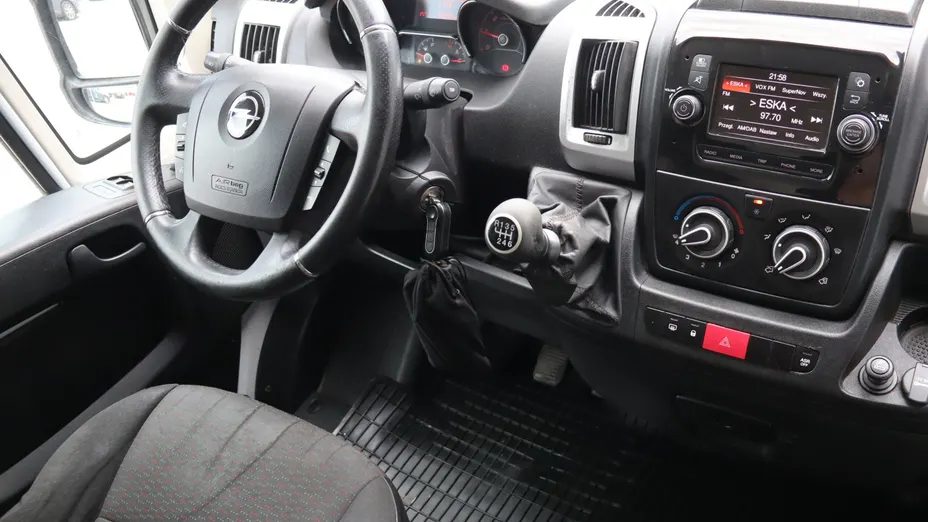 Opel Movano -