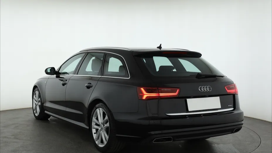 Audi A6 -