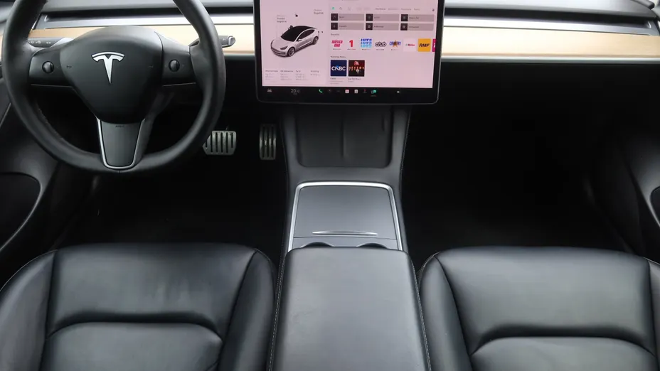 Tesla Model 3 -