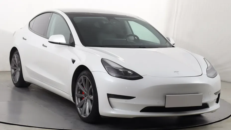 Tesla Model 3 -