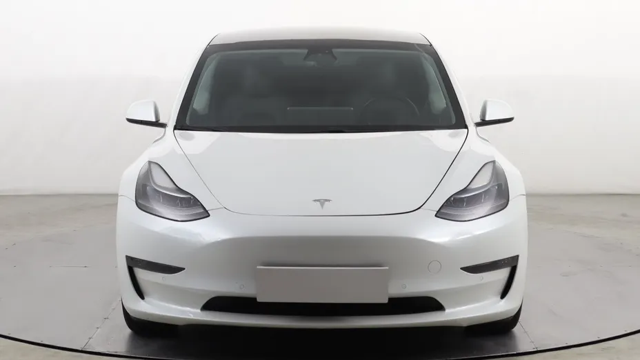 Tesla Model 3 -