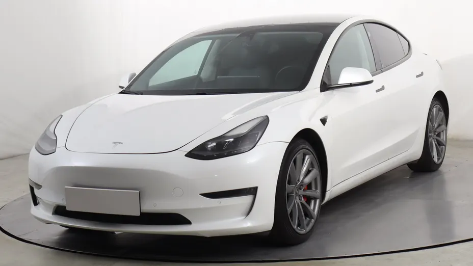 Tesla Model 3 -