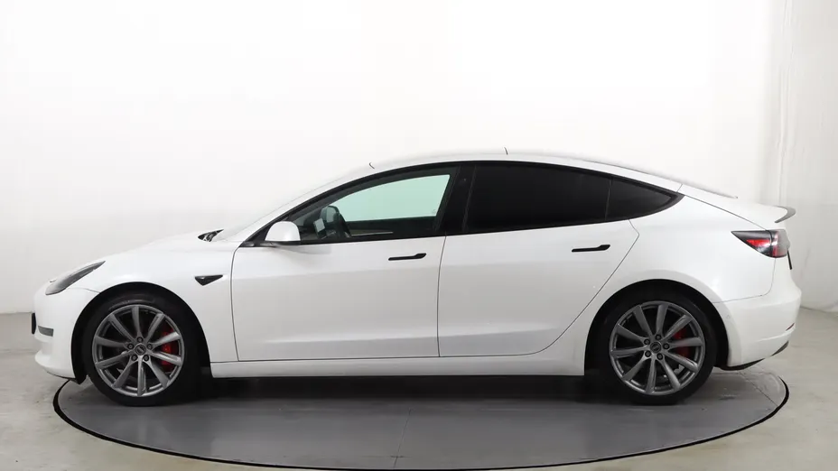 Tesla Model 3 -