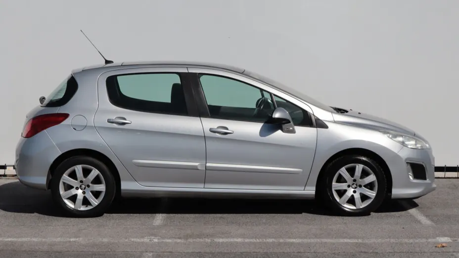 Peugeot 308 -