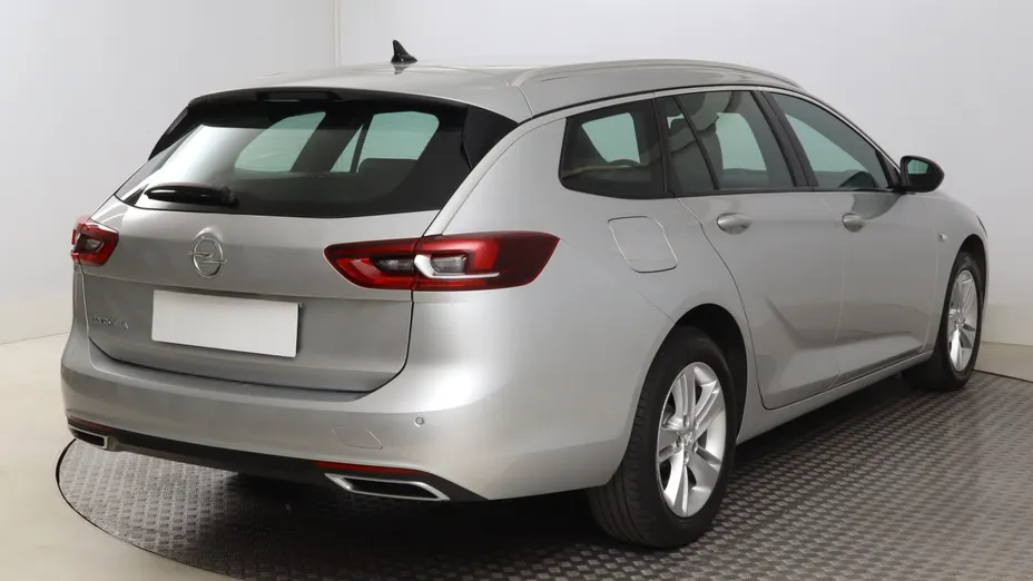 Opel Insignia -