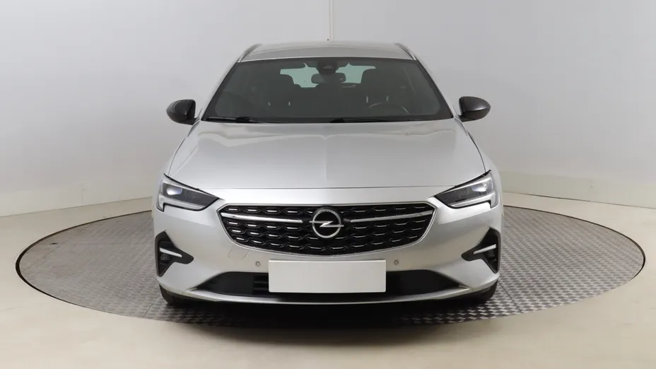 Opel Insignia -
