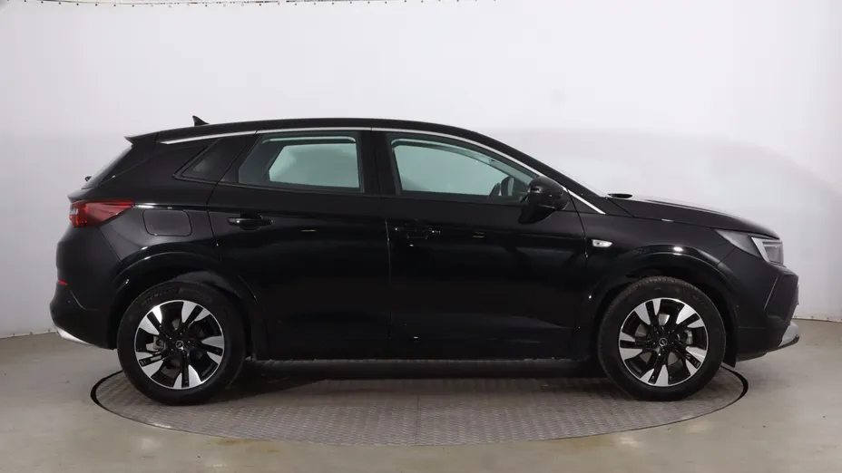 Opel Grandland -