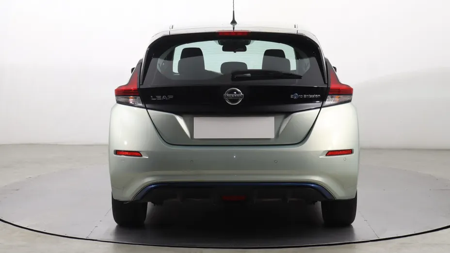 Nissan Leaf -