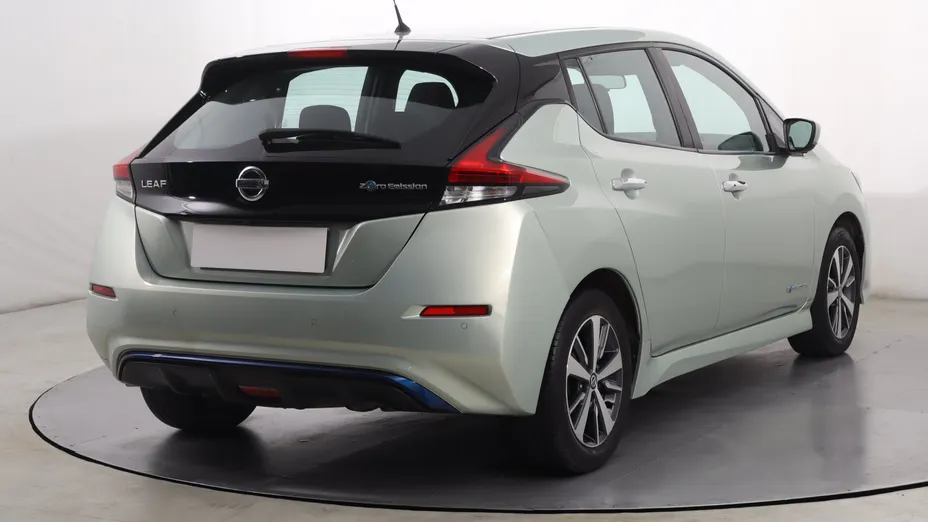 Nissan Leaf -