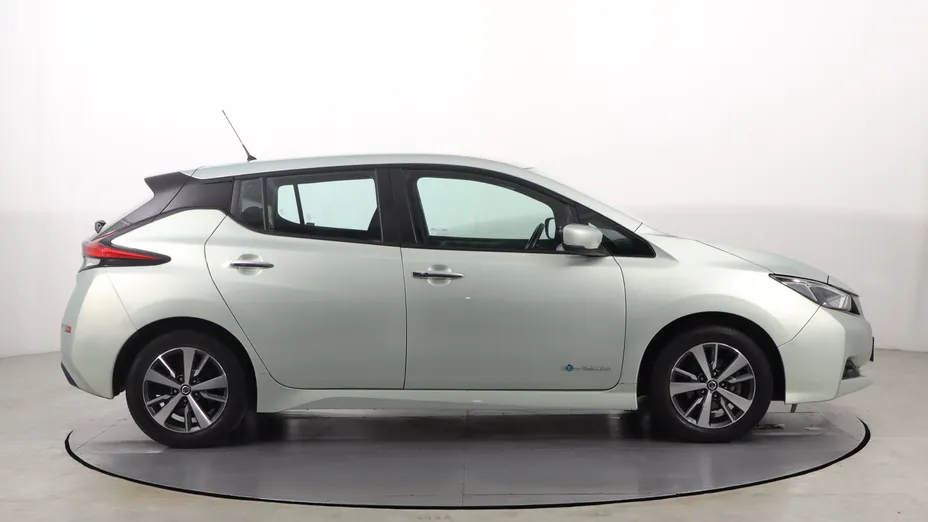 Nissan Leaf -