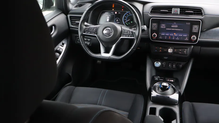 Nissan Leaf -
