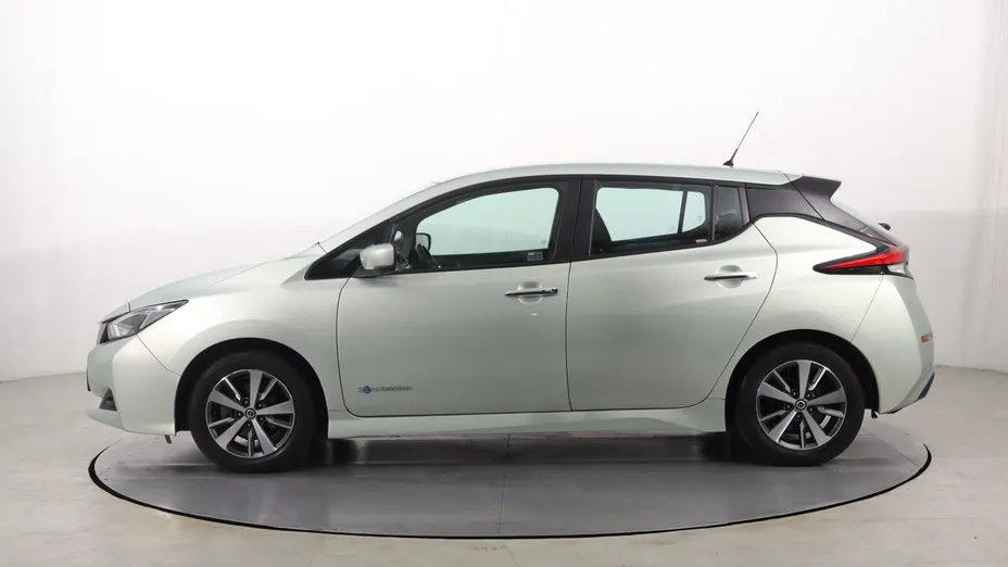 Nissan Leaf -
