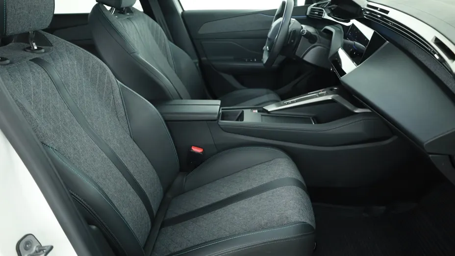 Peugeot 408 -