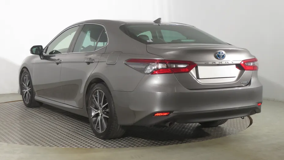 Toyota Camry -