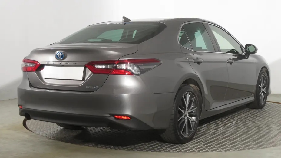 Toyota Camry -