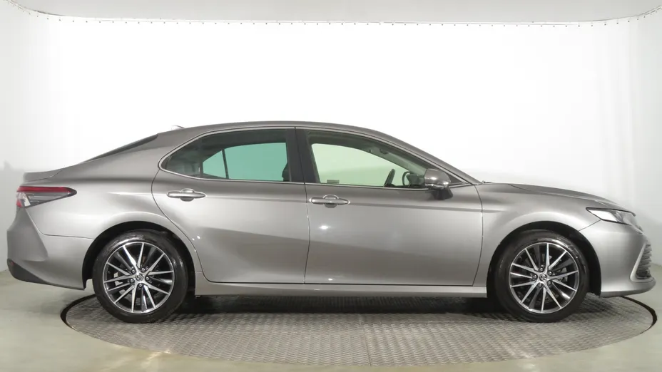 Toyota Camry -